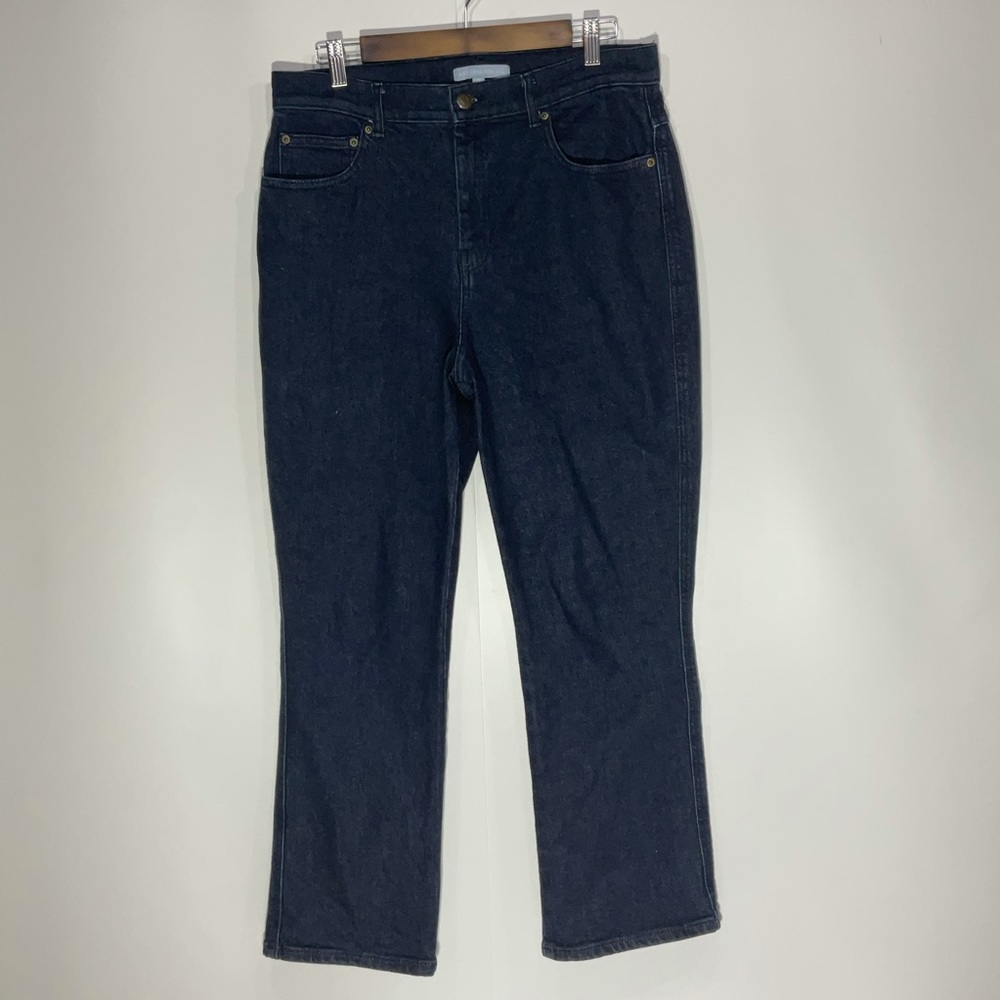 Antonio Melani dark blue mid-rise jeans w/straight leg design; women’s Size: 32